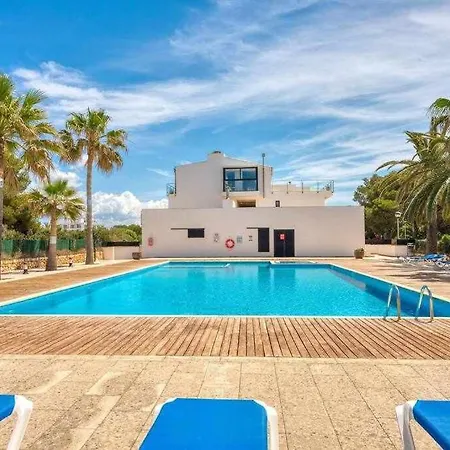 Con Aire Acondicionado Y Gran Piscina *