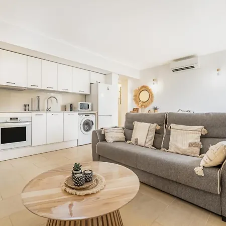 Con Aire Acondicionado Y Gran Piscina Apartamento